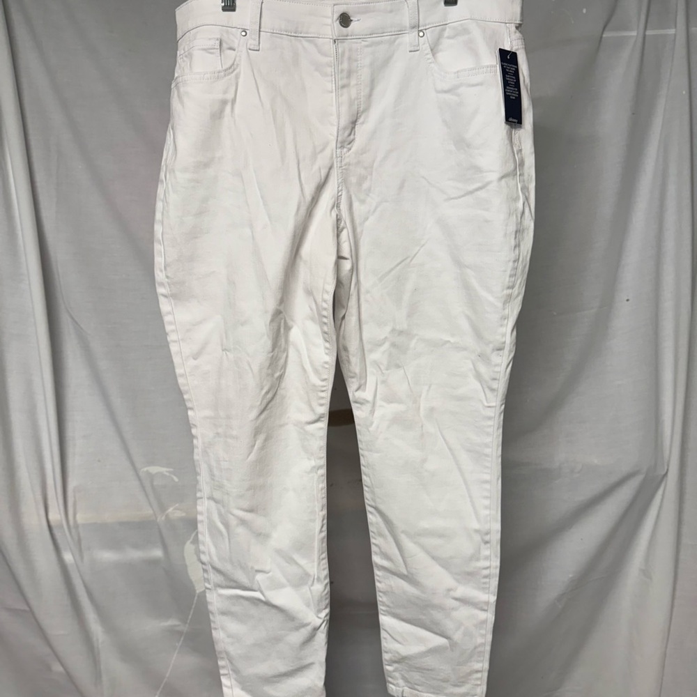 Crown & Ivy Women's White Straight Leg Jeans